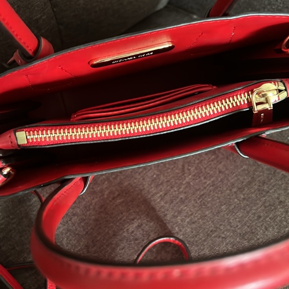 MICHAEL KORS ’MERCER’ PEBBLED LEATHER RED ACCORDIAN TOTE/CROSSBODY NWOT - Picture 10 of 15